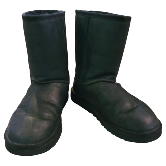UGG Shoes - UGG Classic short black LEATHER Women's boots 10 comfy warm shearling lined